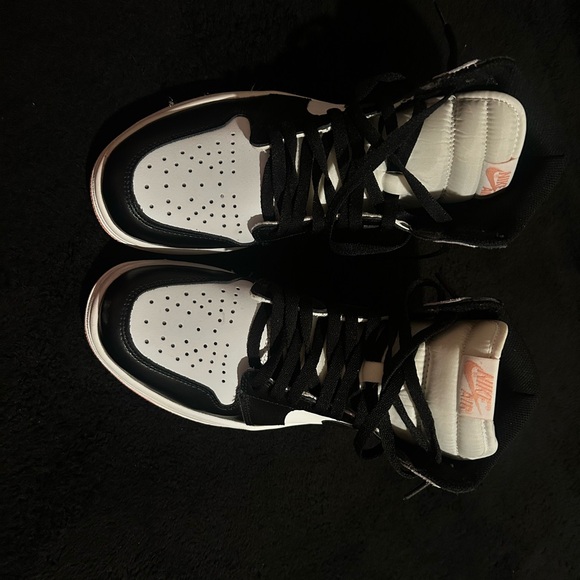 Air Jordan 1 - Picture 1 of 3